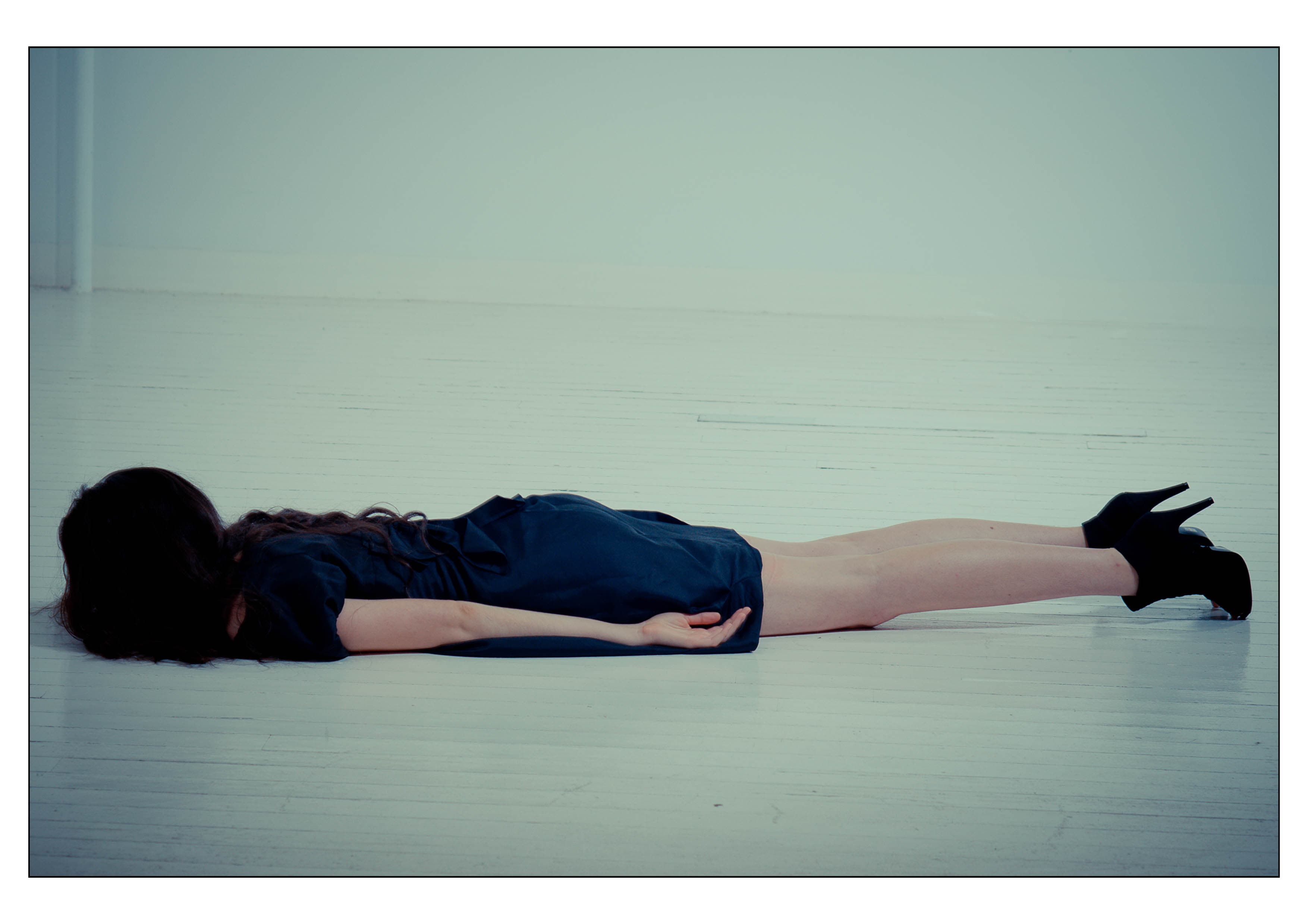 Athlete demonstrating a plank hold with neutral spine